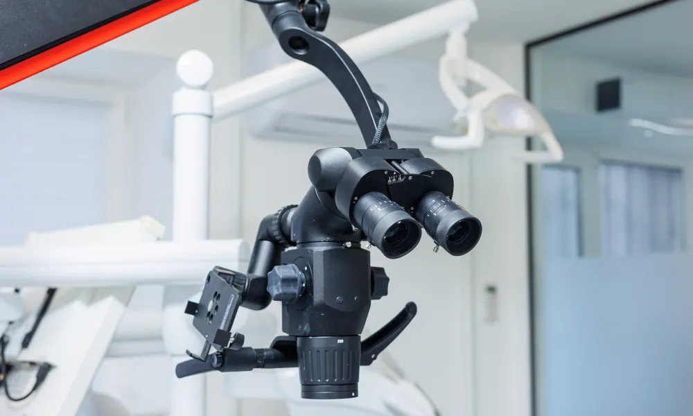 マイクロスコープ（歯科用顕微鏡）